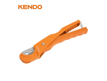 ¿Qué herramienta se utiliza para cortar tuberías de plástico?