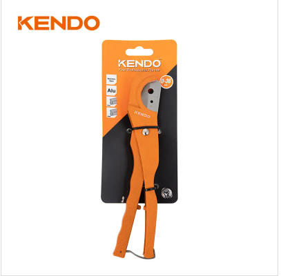 ¿Qué herramienta se utiliza para cortar tuberías de plástico?