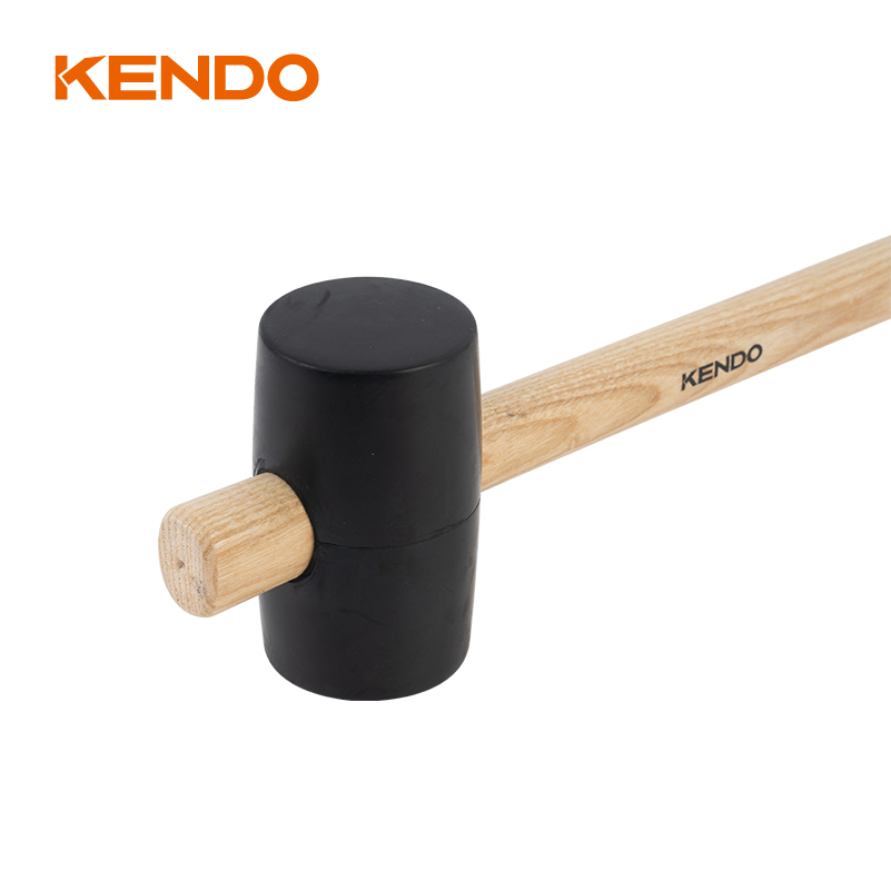 Mazo de goma, negro, mango de madera.