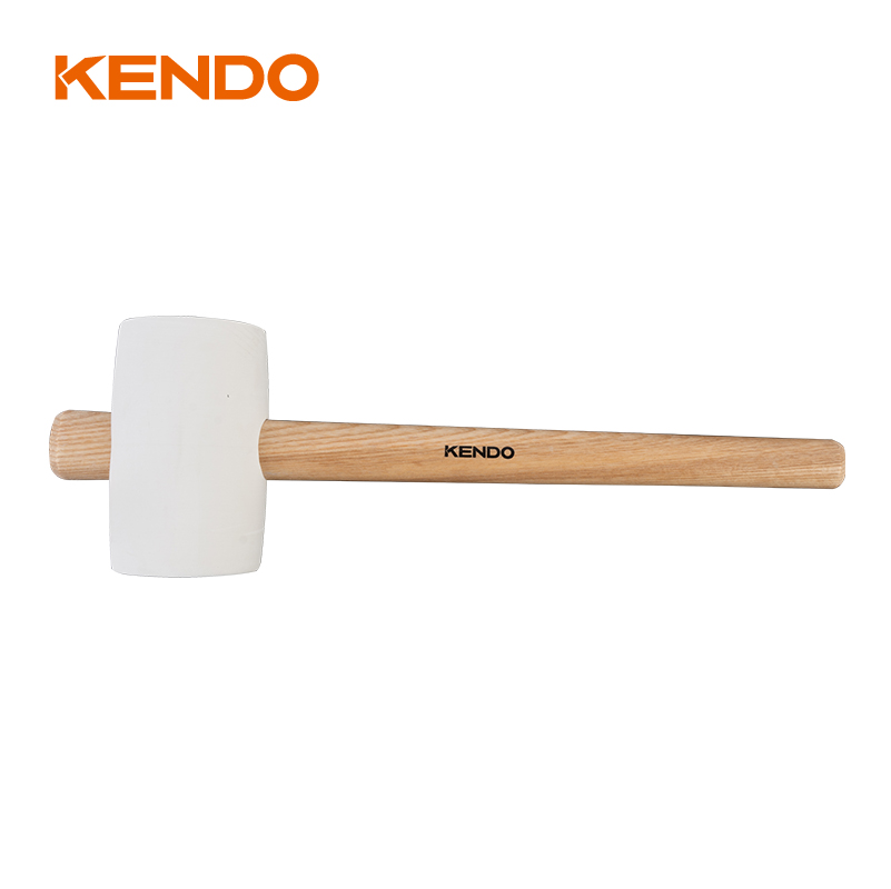 Mazo de goma, blanco, mango de madera.