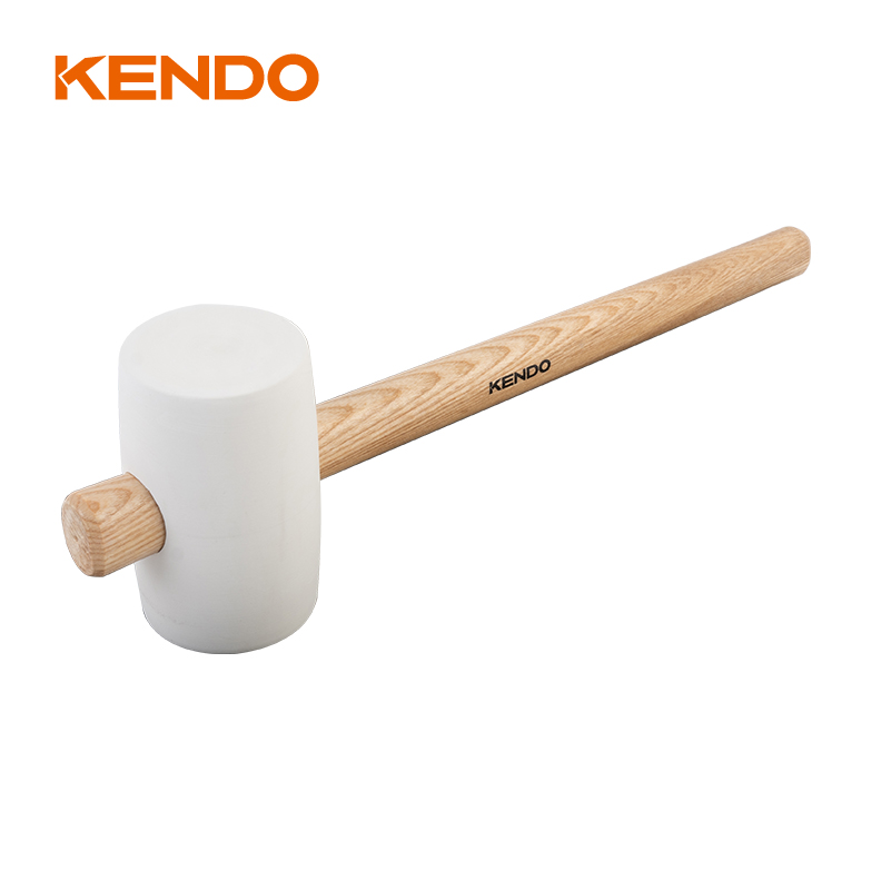 Mazo de goma, blanco, mango de madera.