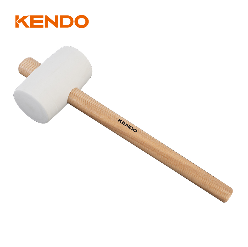 Mazo de goma, blanco, mango de madera.