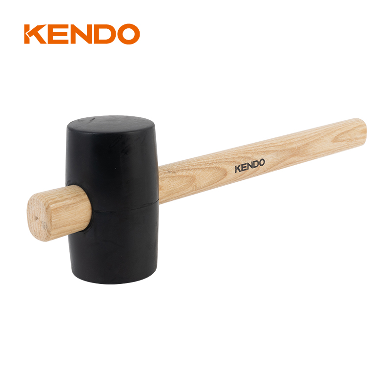 Mazo de goma, negro, mango de madera.
