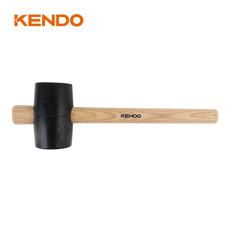 Mazo de goma, negro, mango de madera.