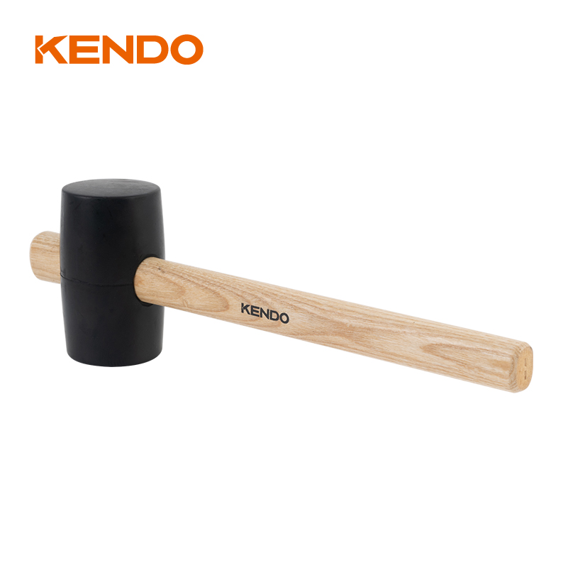 Mazo de goma, negro, mango de madera.