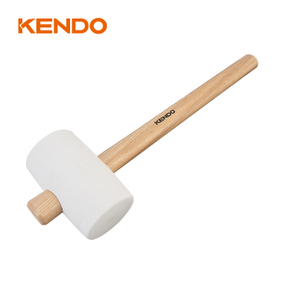 Mazo de goma, blanco, mango de madera.